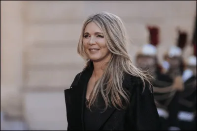 Dans quel autre pays Hélène Rollès est-elle une grande star ?