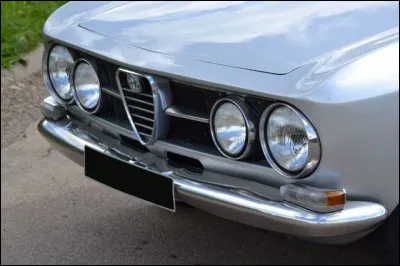 Quel est le nom du modèle de cette Alfa Roméo ?