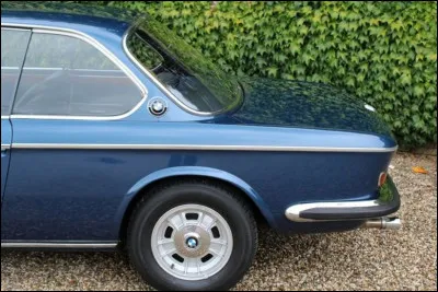 Quel est le nom du modèle de cette BMW ?