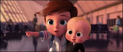 Dans l'aéroport le garçon et le bébé vont croiser...