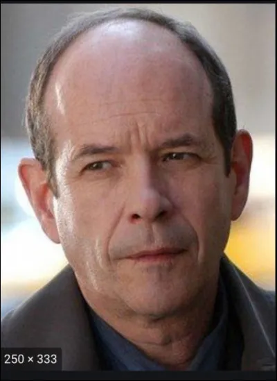 Cet acteur joue le r&ocirc;le de Gr&eacute;goire (fils de Raymond), dans la s&eacute;rie &laquo;&nbsp;Sc&egrave;nes de m&eacute;nages&nbsp;&raquo;.