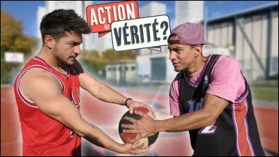 Contre quel youtubeur a-t-il fait un 1v1 action ou vérité ?