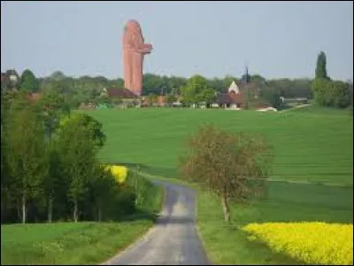 Vous avez sur cette image une vue lointaine du petit village Marnais de Mondement-Montgivroux et du monument national de la victoire de la Marne. Pour voir tout ceci, direction la région ...