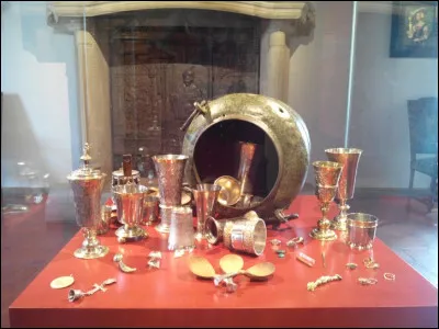 Dans le musée se trouve un fabuleux trésor que tu peux apercevoir en photo. Où a-t-il été trouvé ?