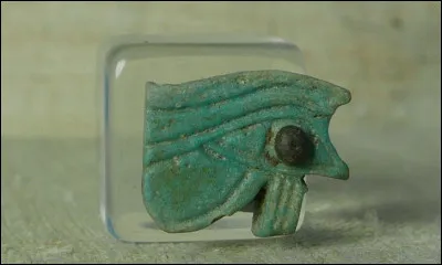 Pour poursuivre ta route, il te faut une protection. Voici une amulette utilisée en Égypte ancienne. De quoi s'agit-il ?