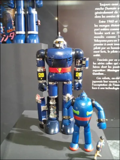 Le bateau t'amène en Asie. En débarquant, tu rencontres des robots. Le plus grand porte un numéro. Lequel ?