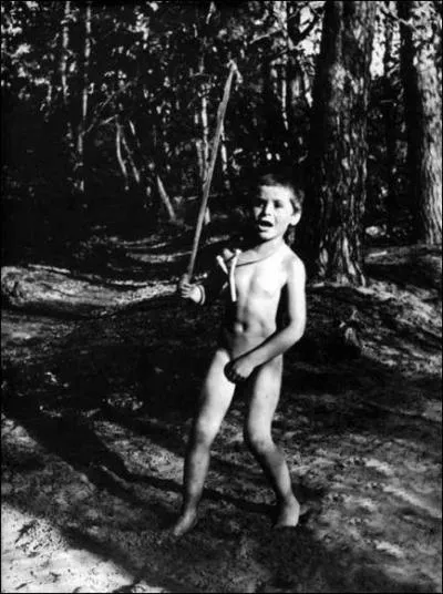 Dans 'la guerre des boutons', quel rle joue Michel Galabru ?