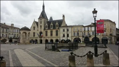 Ville du département de la Gironde, située au confluent de l'Isle et de la Dordogne :