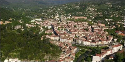 Ville de 7 500 habitants du département de l'Hérault, située dans l'arrière pays, au pied des Causses et du massif de l'Escandorgue :