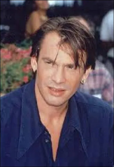 "Sans rien attendre en retour
Ni égard, ni grand amour
Pas même l'espoir d'être aimé" 
sont des paroles d'une chanson de Florent Pagny, laquelle ?