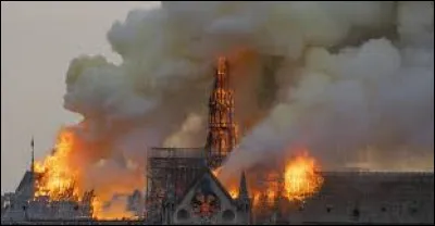 Quelle est la hauteur de sa célèbre flèche ?