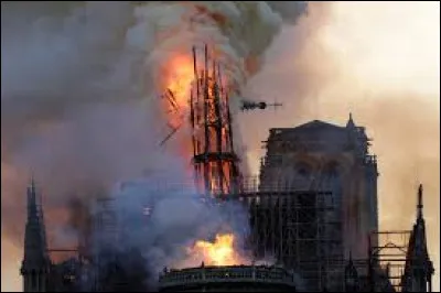 Quel jour de 2019 a eu lieu l'incendie de Notre-Dame de Paris ?