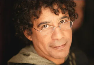 Complétez les paroles de la chanson "Jeanne" par Laurent Voulzy : 
"Jeanne
Enfin je vais vous dire
Combien je soupire
Vous êtes si loin, si loin d'ici
Des siècles nous séparent
Et mon cur s'égare
Un amour ... l'a pris".