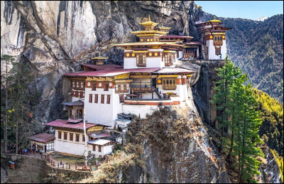 Le Bhoutan est un État situé :