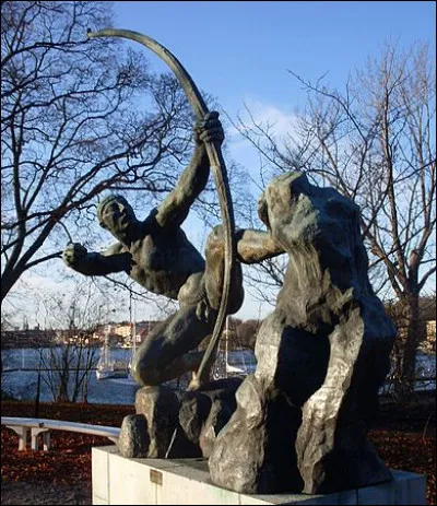 Quel sculpteur, peintre et dessinateur français né en 1861 est l'auteur des sculptures « Tête d'Apollon » et « Héraclès archer » ?