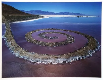Qui a réalisé, en 1970, l'uvre d'art de Land art " Spiral Jetty" ?
(voir image)