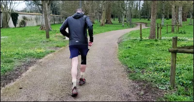 En période de confinement, j'ai le droit d'aller faire du sport en extérieur dans une période d'une heure à un kilomètre autour de mon domicile :
