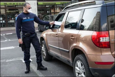 En cas de non-respect du confinement, sans attestation valable, au premier manque, vous vous acquitterez d'une amende de 135 euros :