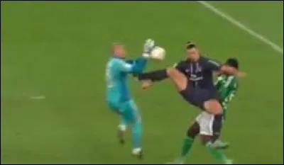 Footballeur karatéka ayant joué entre autres à Nimes, Leeds United, il se nomme ...