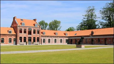 Comment s'appelle le centre d'entraînement du LOSC ?