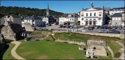 Ville de 9 000 habitants du département de Seine-Maritime, capitale du peuple gaulois des Calètes, proche de l'estuaire de la Seine :