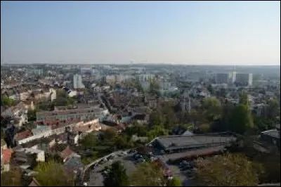 Ville de 21 000 habitants du département de l'Essonne, située au coeur du Hurepoix, dans la vallée de l'Yvette peu avant sa confluence avec l'Orge :