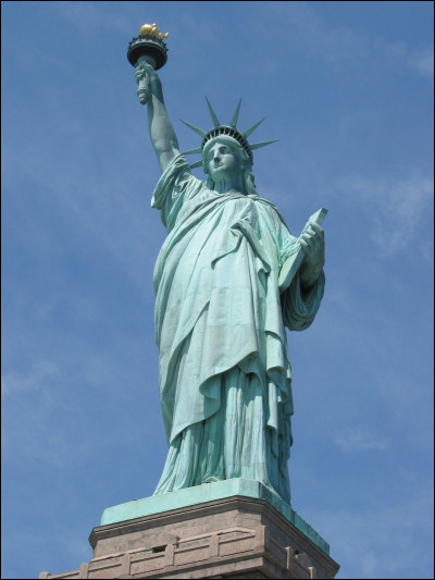 Pour commencer, qui a sculpté la statue de la Liberté ?
