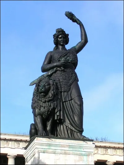 La statue de la Liberté a une cousine à Munich. Inspirée de la statue antique précitée, quel est son nom ?