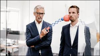 Si une personne de ta classe provoque une autre, que fais-tu ?