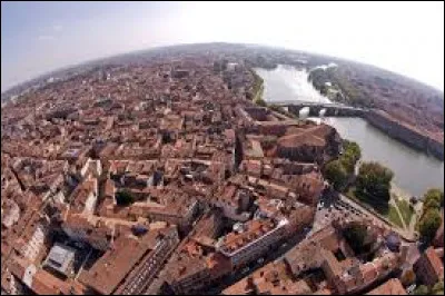 Quelle est la place principale à Toulouse ?