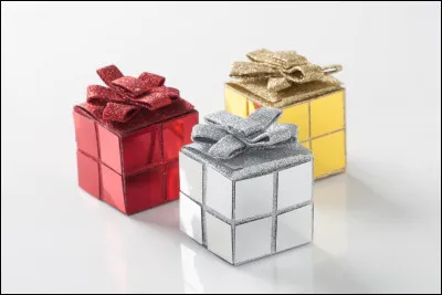 Vous vous ennuyez au travail, pour vous occuper vous décidez de réfléchir à une idée de cadeau pour un/e proche, tout de suite vous vient à l'esprit :