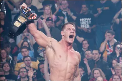 Qui John Cena a-t-il battu lors de son premier Wrestlemania ?