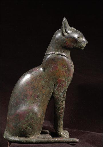 Bastet la déesse bienveillante, représentée par une chatte, est la fille de Rê. Sous quel autre nom est-elle connue ?
