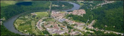 Ville de 6 000 habitants du département de Meurthe-et-Moselle, située dans une boucle de la Moselle en amont du confluent avec la Meurthe :