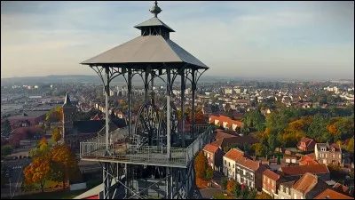Ville de 30 000 habitants du département du Pas-de-Calais, au coeur de l'ancien bassin minier :