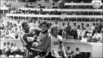 En 1986 et avec 3 matchs perdus lors de la phase des poules et 0 but marqué, quelle équipe ayant participé pour son unique fois lors d'une Coupe du monde sort par la petite porte ?