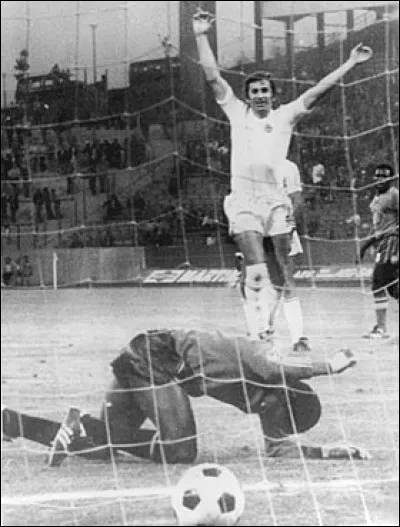 Quelle équipe africaine a encaissé un total de 14 buts lors de la Coupe du monde 1974, dont 9 contre la Yougoslavie ?