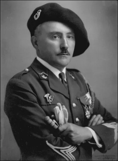 Le béret, façon militaire > Quel corps d'armée arbore ce couvre-chef large ? Et quel nom porte-t-il alors ?