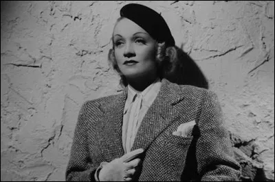 Les femmes ne sont pas en reste ! Depuis les années 30, la mode est lancée par des actrices, dont 3 des plus célèbres à doubles initiales, chronologiquement : GG, MM et BB. Qui sont-elles ?