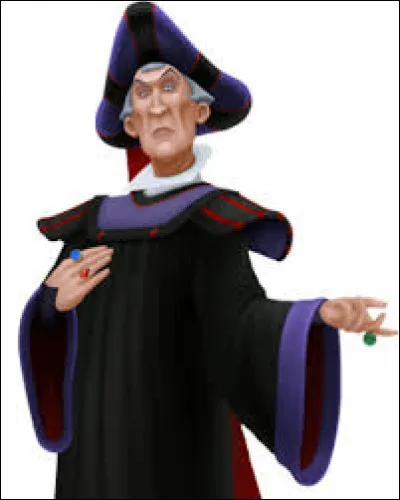 Quel est le prénom de Frollo, le personnage central du roman "Notre-Dame de Paris" de Victor Hugo ?
