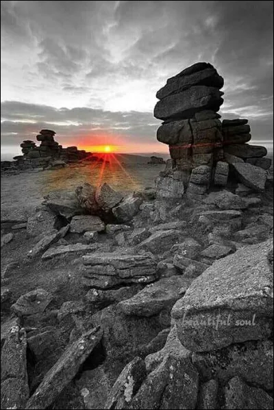 Qui a écrit les vers"Et si c'était à refaire, referait-il le chemin ? La voix qui monte des fers dit je le ferais demain", extraits " "La Ballade de celui qui chanta dans les supplices" ?