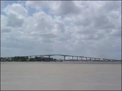 La population du Suriname est d'environ :