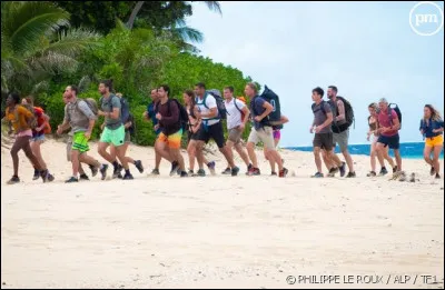 Pendant combien de jours les candidats doivent-ils survivre sur une île inhabitée ?