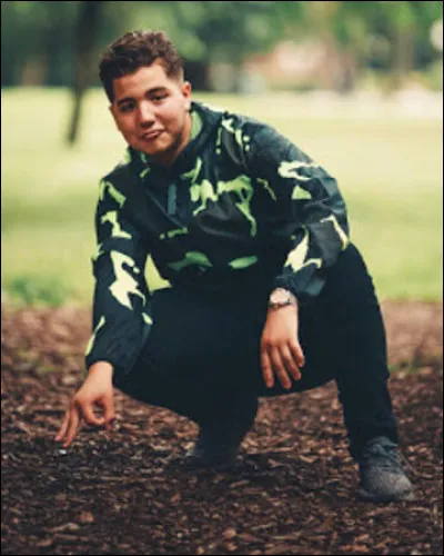 Ses pranks sont tous aussi fous les uns que les autres. Quel est le nom de sa chaîne YouTube ?