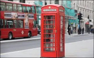 Quelle combinaison de chiffres doit-on composer pour entrer au ministère de la magie par la cabine téléphonique ?