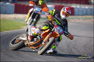 Quel pilote gagne les deux manches en "prestiges" l'ann&eacute;e pass&eacute;e &agrave; Francorchamps ?