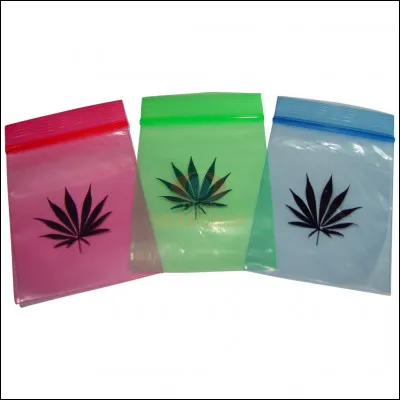 Pour parler de la qualité des produits qu'ils vendent, de nombreux rappeurs disent détenir de la "frappe". Quand leur produit est VRAIMENT bon, ils disent détenir la frappe de...