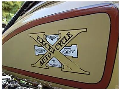 Quel est ce constructeur américain dont un moto dépasse les 100 miles pour la première fois.La marque disparait en 1931 ?