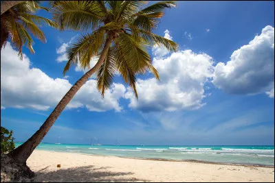 Le pays est colonisé en...