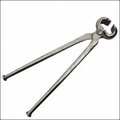 Comment se nomme cet ustensile pour ferrer le cheval ?